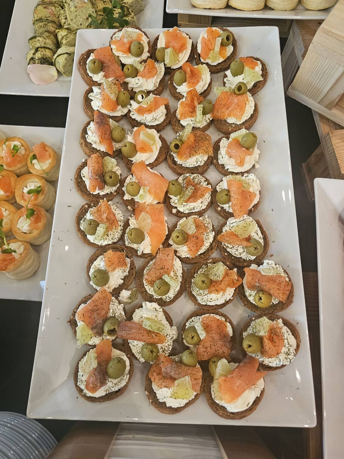 Kanapeczki z łososiem i oliwkami z kuchni byJelonek
