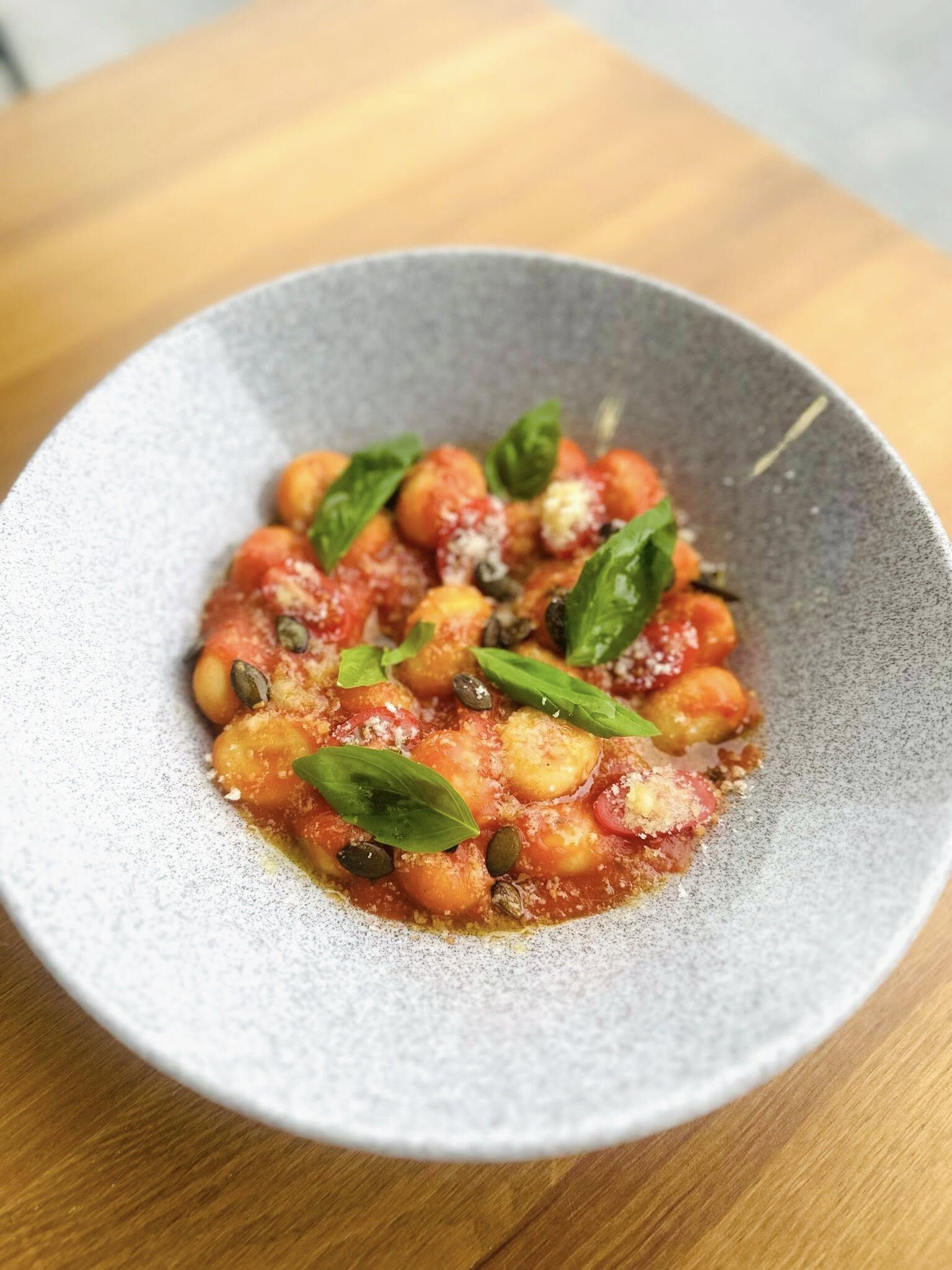 Gnocchi w sosie pomidorowym z bazylią